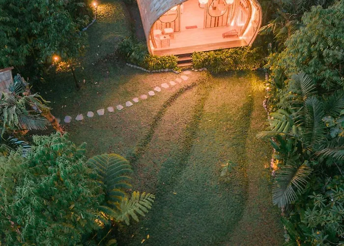Arcana Hideout The Aesthetic Escape ゲストハウス サイドメン